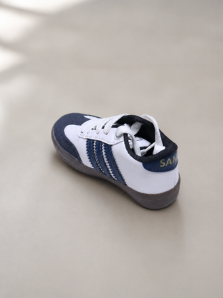 Kid sneakers