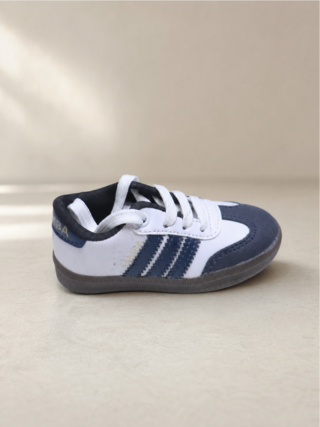 Kid sneakers